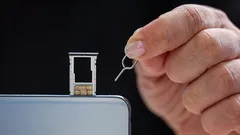 Nicht wegwerfen: Den SIM‑Auswerfer nutzt man jetzt sinnvoll